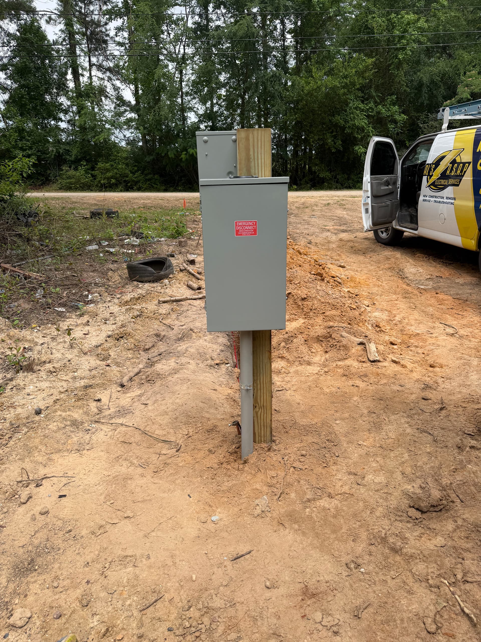 Gallery photos for 200 Amp Underground Service Install for a Mobile Home in Shepherd Texas: Image #1